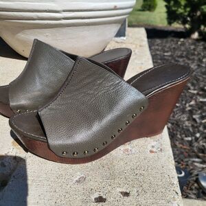 Charles by Charles David Leather Wood Heel Mule Studded Green Brown 8 Platform